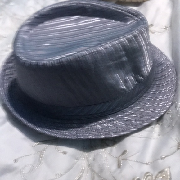 Lot of 5 women’s hats - Picture 2 of 5